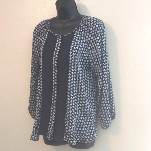 Collective concepts long sleeve blouse size medium - Picture 2 of 10
